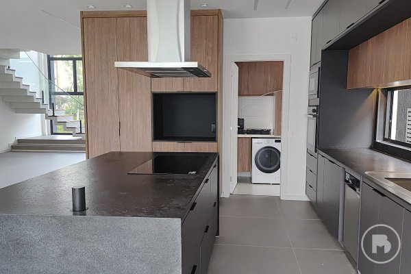 Casa de Alto Padrão com 3 quartos no Alphaville por R$ 2.400.000,00