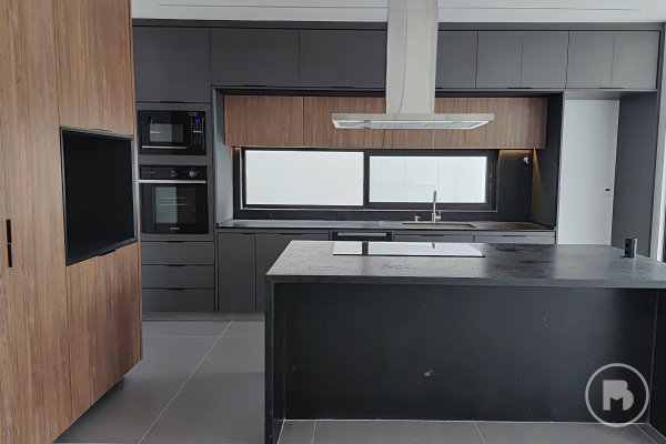 Casa de Alto Padrão com 3 quartos no Alphaville por R$ 2.400.000,00