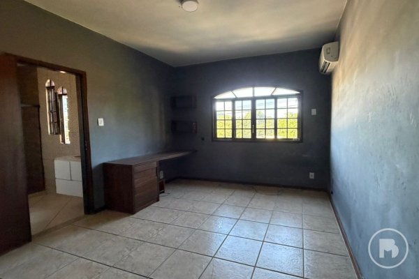 Casa 4 quartos à venda em Condomínio Pé na Areia (Recanto - Itaipuaçu), 500 m² por R$ 1.100.000