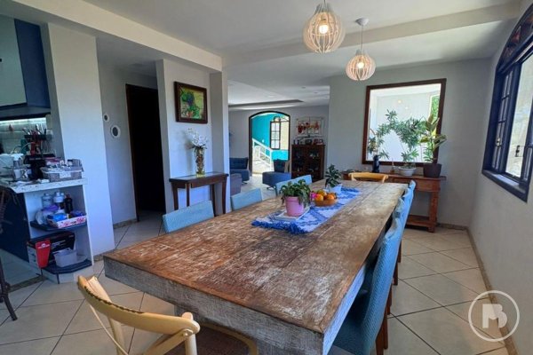 Casa 4 quartos à venda em Condomínio Pé na Areia (Recanto - Itaipuaçu), 500 m² por R$ 1.100.000