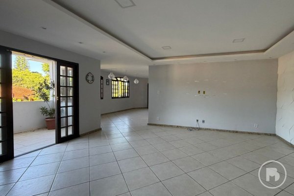 Casa 4 quartos à venda em Condomínio Pé na Areia (Recanto - Itaipuaçu), 500 m² por R$ 1.100.000